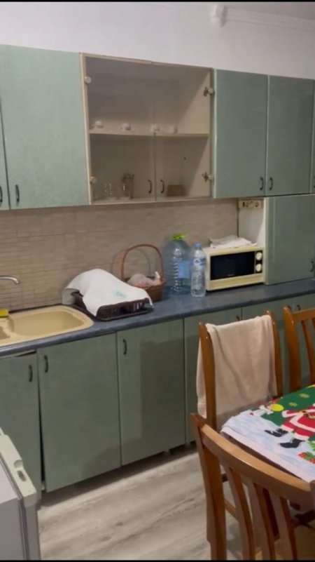 Tirane, jepet me qera apartament 1+1 Kati 2, 50 m² 30.000 Leke (Pediatria)