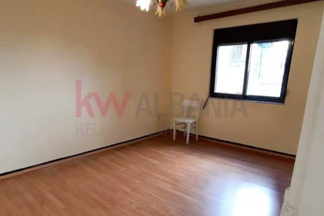 Tirane, shitet apartament 2+1 Kati 2, 75 m² 85.000 Euro (Rruga Frosina Plaku, 21 Dhjetori)