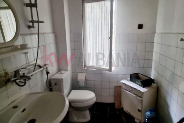 Tirane, shitet apartament 2+1 Kati 2, 75 m² 85.000 Euro (Rruga Frosina Plaku, 21 Dhjetori)