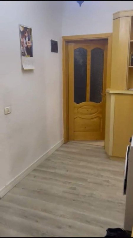 Tirane, jepet me qera apartament 1+1 Kati 2, 50 m² 30.000 Leke (Pediatria)