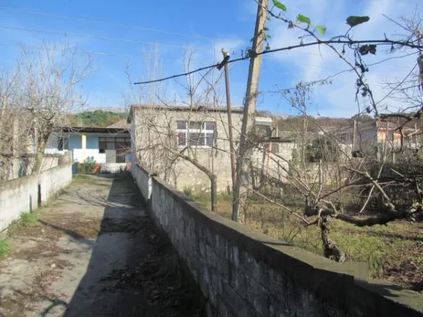 Kruje, Shitet Ullishte + Truall + Ndertese, Cmimi Fillestar 1,584,000 Lekë (Zalle)