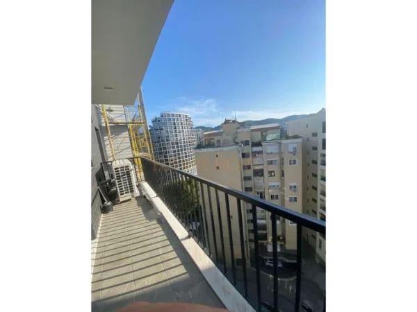 Tirane, jepet me qera ambjent biznesi Kati 9, 143 m² 1.500 € (Rruga e Kosovarëve.)