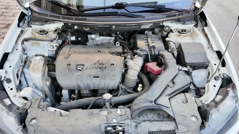 Tirane, shitet makine Mitsubishi Lancer Benzin+Gaz, e bardhë automatik Klima 96.000 km