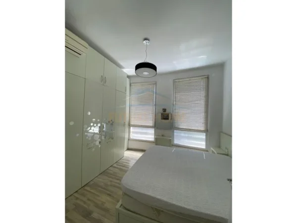 Tirane, jepet me qera apartament 3+1 Kati 1, 107 m² 700 € (Rezidenca ‘Kodra e Diellit 1)