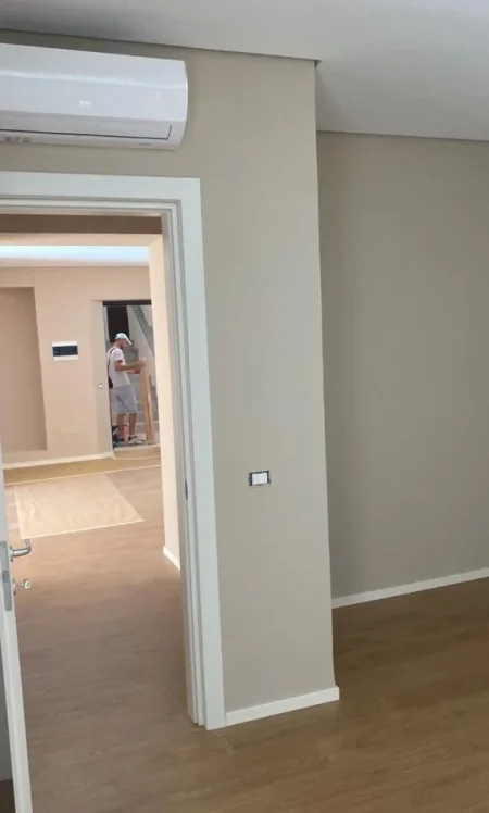 Tirane, jepet me qera ambjent biznesi Kati 1, 95 m² 950 € (rruga e kavajes)