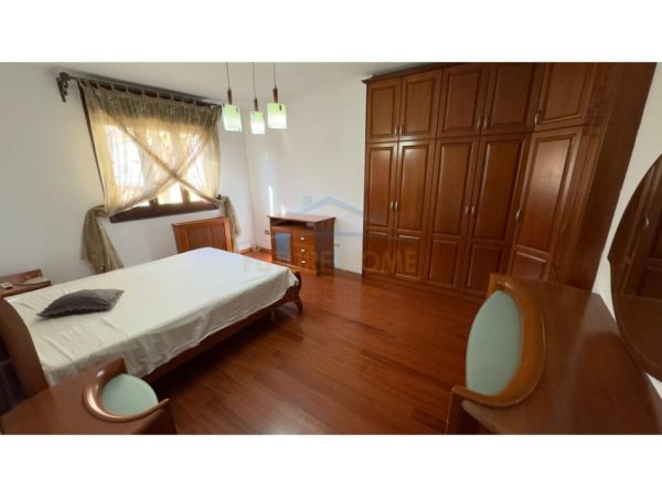 Tirane, jepet me qera apartament 3+1+Aneks+Ballkon Kati 8, 200 m² 1.000 € (Komuna e Parisit)