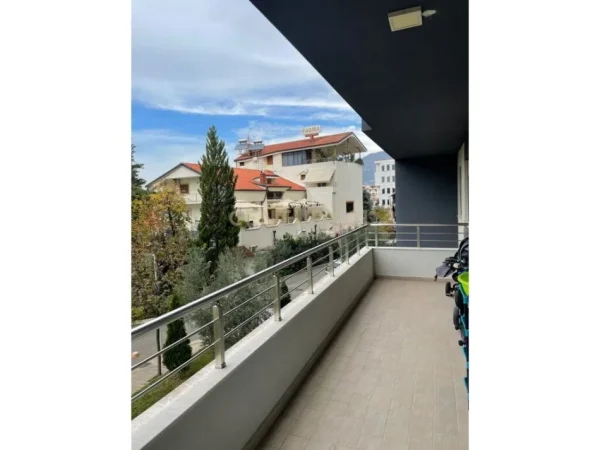 Tirane, shes apartament 2+1+Aneks+Ballkon Kati 2, 115 m² 172.000 € (Kinostudio)