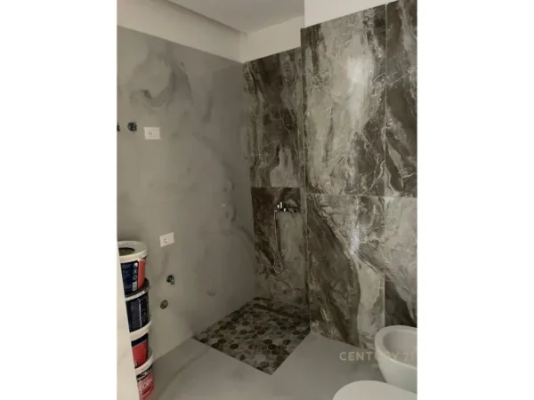 Tirane, jepet me qera apartament 2+1+Aneks+Ballkon Kati 16, 160 m² 2.100 € (Garden building)