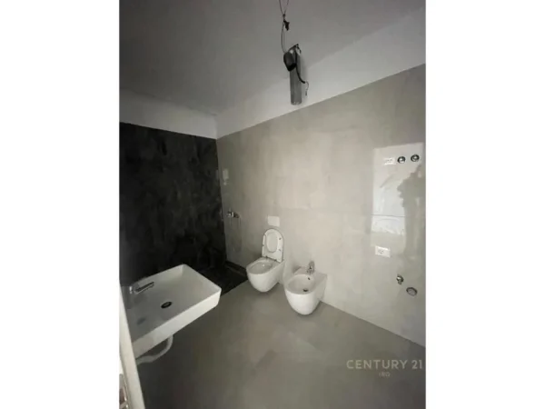 Tirane, jepet me qera apartament 2+1+Aneks+Ballkon Kati 16, 160 m² 2.100 € (Garden building)