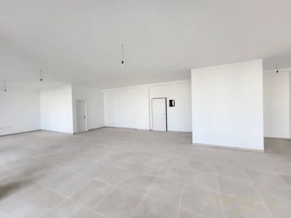 Tirane, jepet me qera zyre Kati 1, 136 m² 1.300 € (Pediatria,QSUT)