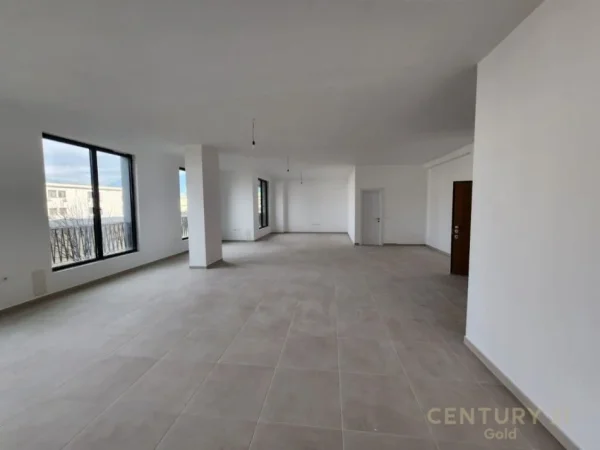 Tirane, jepet me qera zyre Kati 1, 136 m² 1.300 € (Pediatria,QSUT)