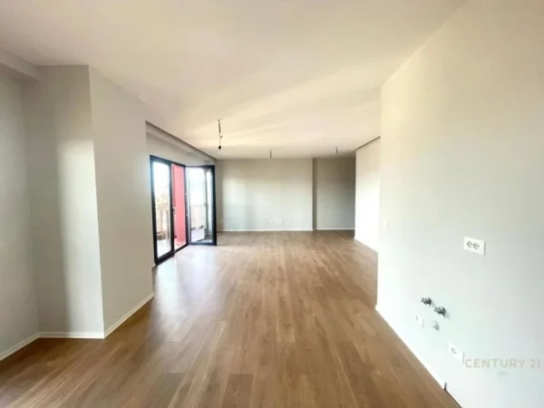 Tirane, jepet me qera zyre Kati 17, 160 m² 2.100 € (Rruga e kavajes)