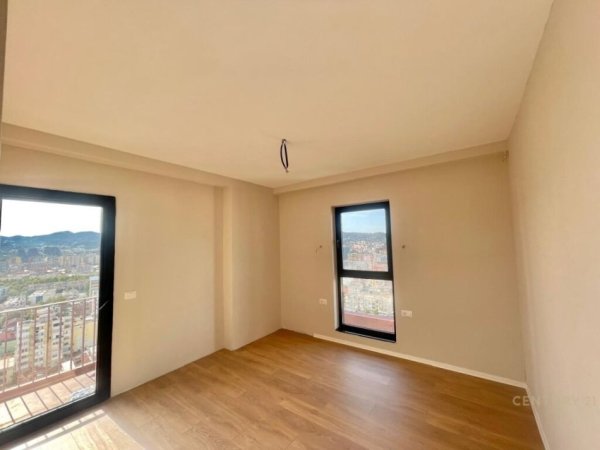 Tirane, jepet me qera zyre Kati 17, 160 m² 2.100 € (Rruga e kavajes)