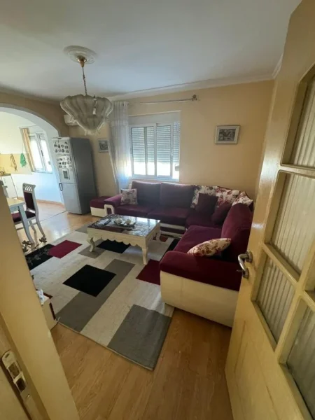 Tirane, jepet me qera apartament 2+1+Ballkon Kati 5, 80 m² 450 € 