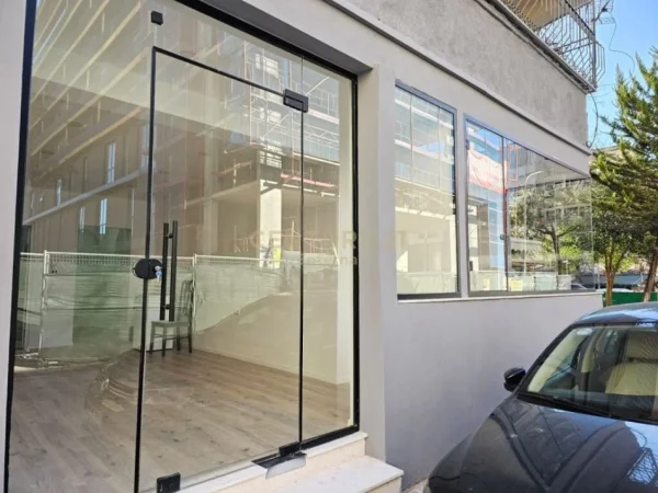 Tirane, jepet me qera ambjent biznesi Kati 0, 47 m² 700 € (Stadiumi Dinamo)