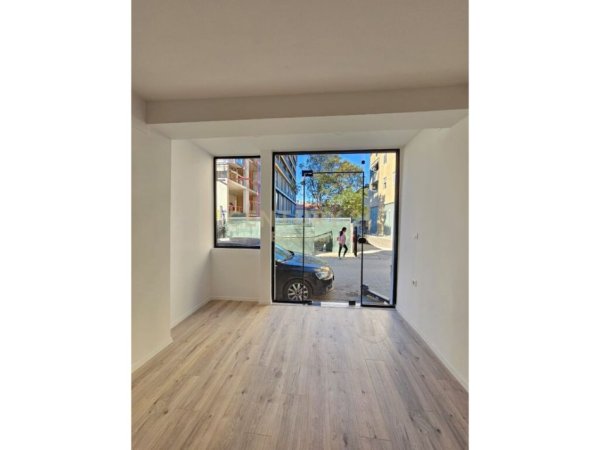 Tirane, jepet me qera ambjent biznesi Kati 0, 47 m² 700 € (Stadiumi Dinamo)