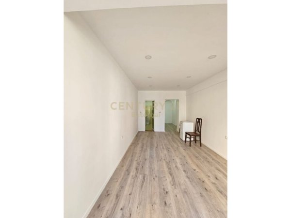 Tirane, jepet me qera ambjent biznesi Kati 0, 47 m² 700 € (Stadiumi Dinamo)