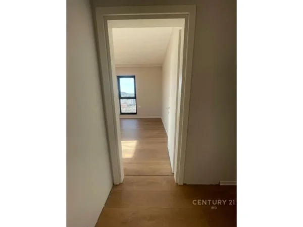 Tirane, jepet me qera apartament 2+1 Kati 17, 160 m² 2.100 € (Tirane)