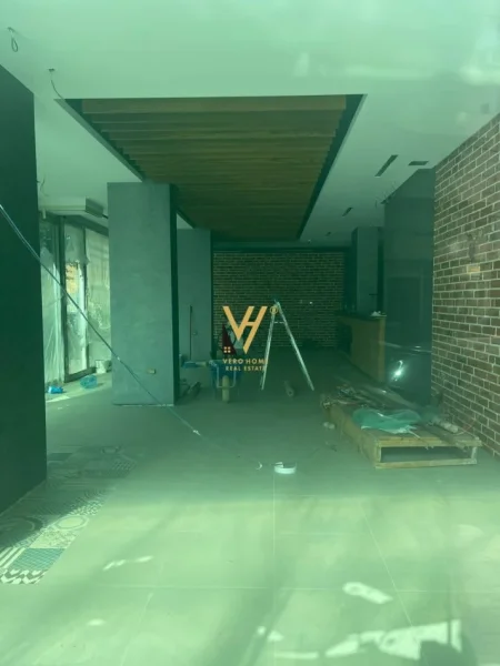 Tirane, jepet me qera  DYQAN 1.30 m² (UNAZA E RE) 1.800 EURO