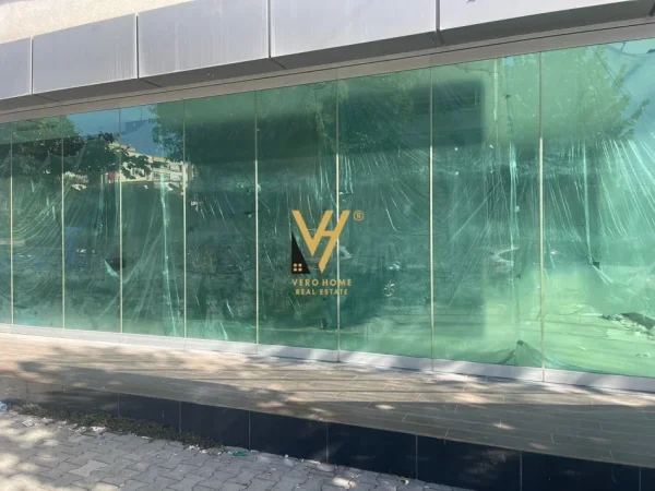 Tirane, jepet me qera  DYQAN 1.30 m² (UNAZA E RE) 1.800 EURO