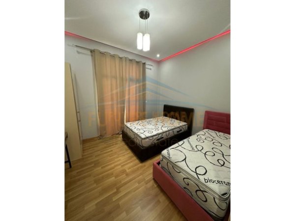 Tirane, jepet me qera apartament 2+1+Ballkon Kati 9, 125 m² 500 € (Unaza e Re)