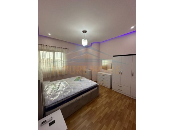 Tirane, jepet me qera apartament 2+1+Ballkon Kati 9, 125 m² 500 € (Unaza e Re)