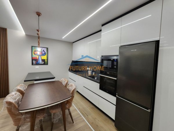 Tirane, jepet me qera apartament 2+1+Ballkon Kati 3, 116 m² 900 € (Don Bosko)