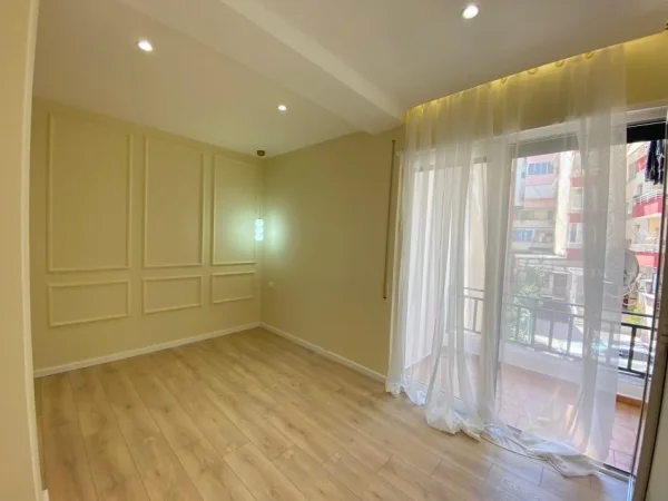 Tirane, shitet apartament 1+1 Kati 2, 55 m² 125.000 € (Komuna e Parisit)