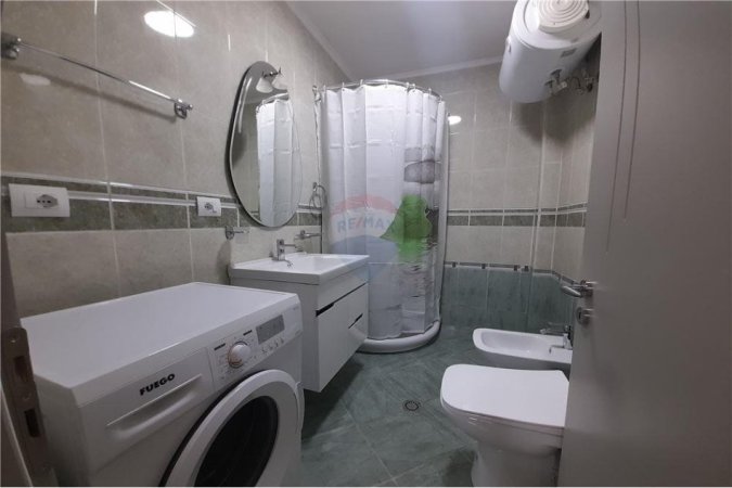 Tirane, jepet me qera apartament 2+1 Kati 8, 120 m² 650 € (Bulevardi Zogu i Pare - Stacioni i Trenit)