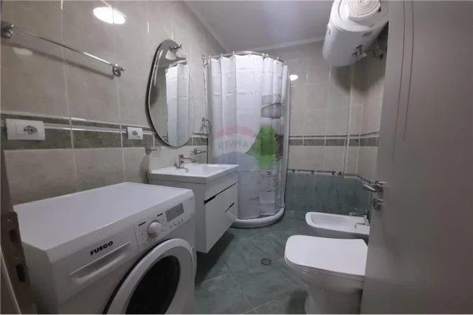 Tirane, jepet me qera apartament 2+1 Kati 8, 120 m² 650 € (Bulevardi Zogu i Pare - Stacioni i Trenit)
