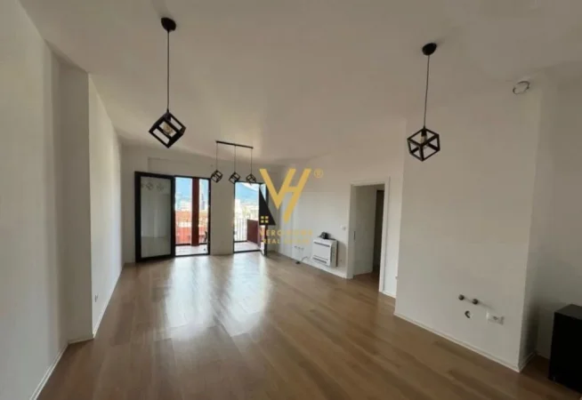 Tirane, jepet me qera zyre Kati 18, 160 m² 1.500 € (RRUGA E KAVAJES)