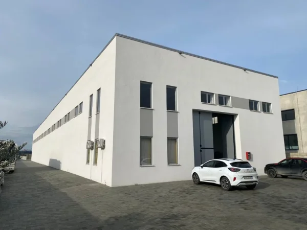 Durres, jepet me qera KAPANON, 1.350 m² (AUTOSTRADE KRYESORE PRANE FLLAKES!)