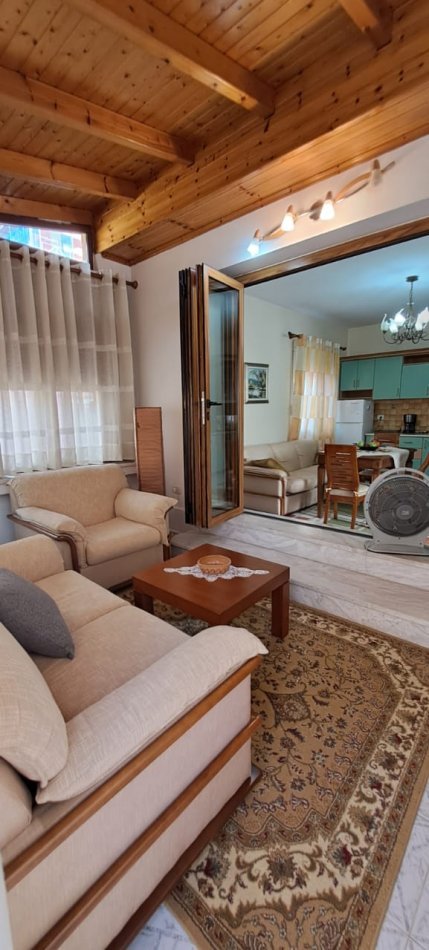 Tirane, jepet me qera apartament 2+1+Ballkon Kati 2, 65 m² 550 € (ambasada amerikane)