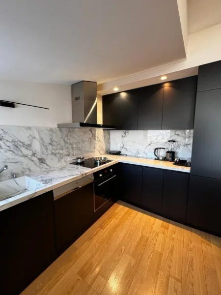 Tirane, shitet apartament 2+1+Ballkon Kati 2, 130 m²  (Long Hill Residence, prane TEG)