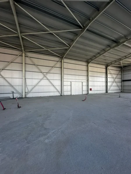 Tirane, jepet me qera magazine Kati 0, 630 m² 4.000 € (rinas)