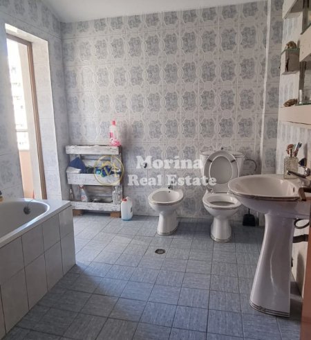 Tirane, jepet me qera apartament 2+1 Kati 5, 130 m² 600 € (Spitali Nr 5)
