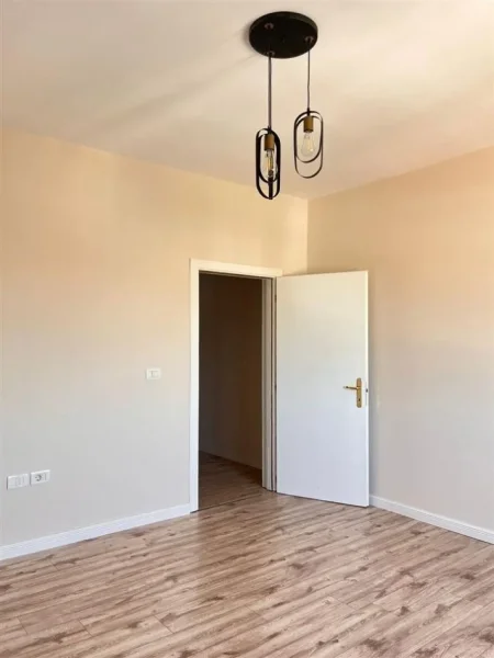 Durres, shitet apartament 1+1+Ballkon Kati 7, 76.000 € 