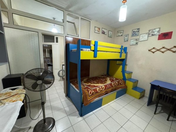 Durres, jepet me qera apartament 2+1 Kati 2, 400 m² 400 € 