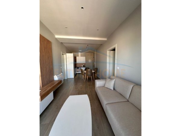 Tirane, jepet me qera apartament 2+1+Ballkon Kati 15, 110 m² 1.100 € (Tirana Garsen Building Residence)