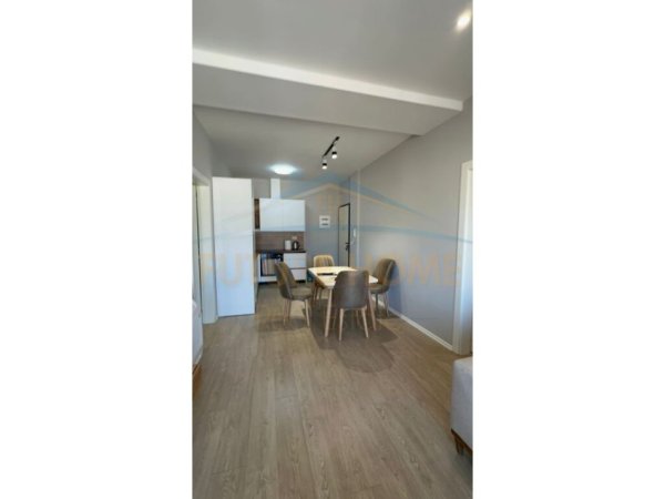 Tirane, jepet me qera apartament 2+1+Ballkon Kati 15, 110 m² 1.100 € (Tirana Garsen Building Residence)