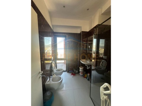 Tirane, jepet me qera apartament 2+1+Ballkon Kati 15, 110 m² 1.100 € (Tirana Garsen Building Residence)