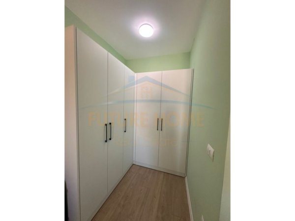 Tirane, jepet me qera apartament 2+1+Ballkon Kati 15, 110 m² 1.100 € (Tirana Garsen Building Residence)
