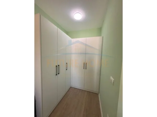 Tirane, jepet me qera apartament 2+1+Ballkon Kati 15, 110 m² 1.100 € (Tirana Garsen Building Residence)