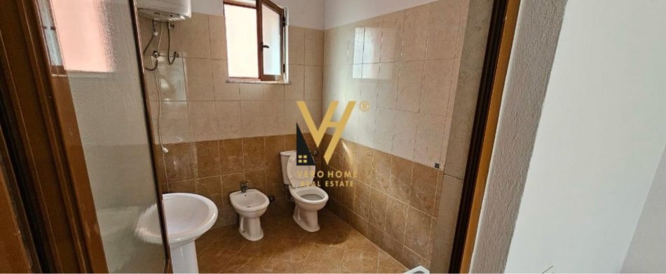 Tirane, jepet me qera apartament 2+1+Ballkon Kati 3, 119 m² 650 € (PALLATI ME SHIGJETA)