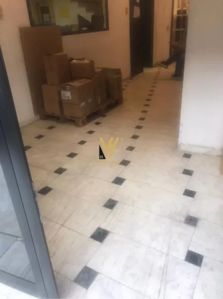 Tirane, jepet me qera magazine Kati 0, 1.500 m² 2.000 € (VORE)