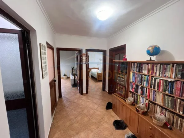 Tirane, jepet me qera apartament 2+1 Kati 2, 85 m² 500 € (PETRONINI LUARASI SHKOLLA E BALETIT)