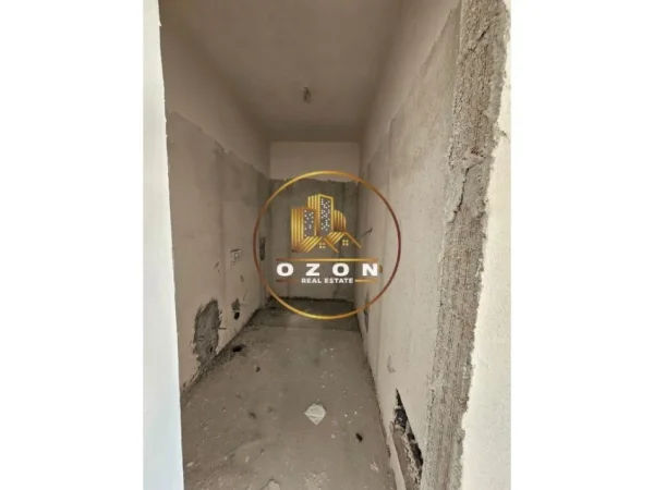 Apartament 1+1 për Shitje pranë Zogut të Zi!