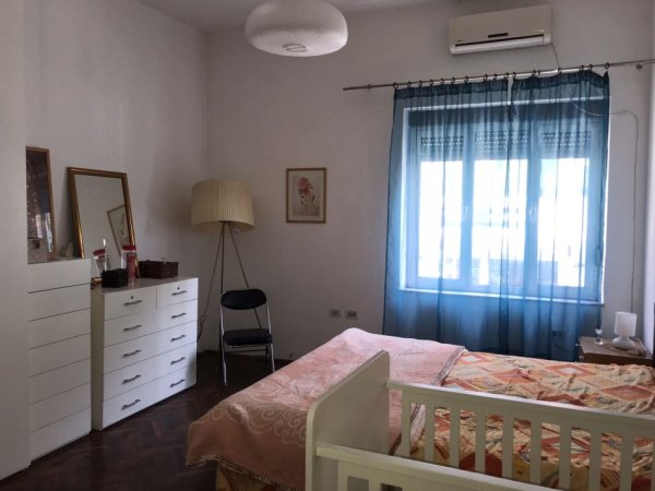 Tirane, jepet me qera apartament 3+1 Kati 3, 154 m² 800 € (Rruga e dibres)