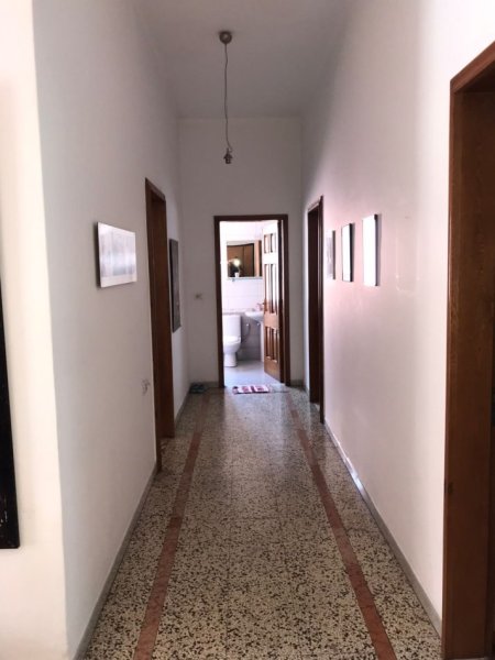 Tirane, jepet me qera apartament 3+1 Kati 3, 154 m² 800 € (Rruga e dibres)