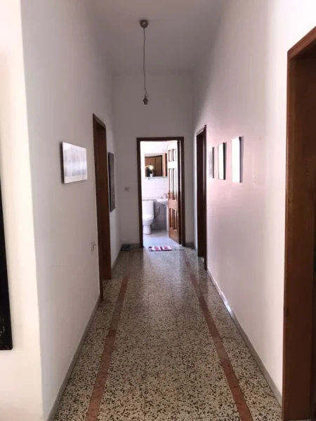 Tirane, jepet me qera apartament 3+1 Kati 3, 154 m² 800 € (Rruga e dibres)